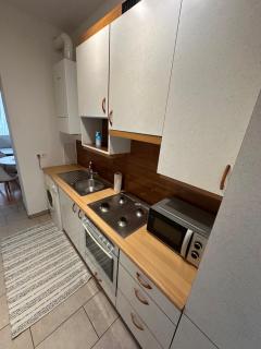 Cozy Ground Floor Apartment Near U6 Easy Access to Center - 5