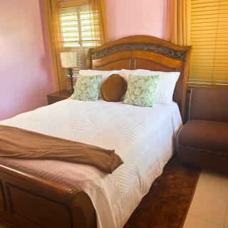Lovely Retreat - Richmond Estates - 8