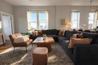 Flexhome Penthouse with Private Rooftop and Skyline Views - 7