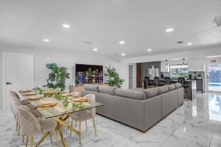 5 Bedroom Villa Heated Pool with Game Room 5 Minutes to Ocean - 8