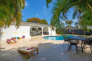 5 Bedroom Villa Heated Pool with Game Room 5 Minutes to Ocean - 3
