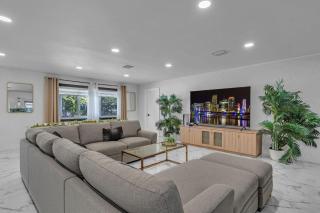 5 Bedroom Villa Heated Pool with Game Room 5 Minutes to Ocean - 1