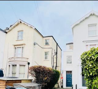 Prime location Clifton one bed self contained flat with free parking for 2 cars - 3