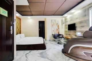 Palette Sapphire Star Chappan Market - 9