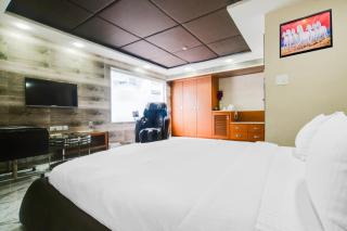 Palette Sapphire Star Chappan Market - 7