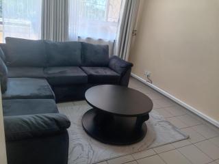 Amber Stays -Modern 1 bed Avenues Apartment - 3