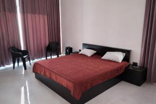 Spacious Villa with Pool & Sunlit Living Spaces - 8