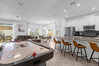 5 Bedrooms 4 Bathrooms Storey Lake 4375 SL - 3