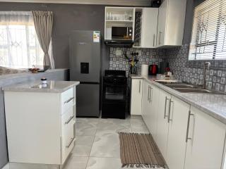 The Valley View Nest - 8