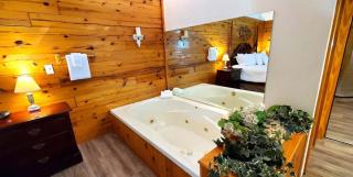 Secluded log cabin#4 at Wisteria - 4
