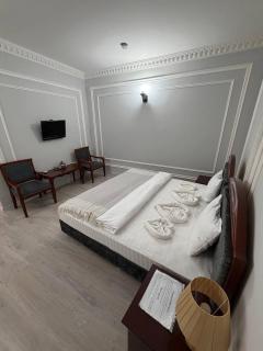 SHOXTUT Boutique - 6