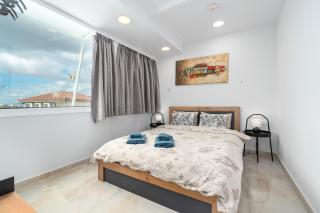 Urban loft with balcony across the Acropolis! - 6