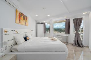 Urban loft with balcony across the Acropolis! - 8