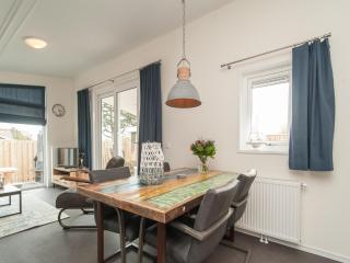 Cozy Beachside Base with Dual Terraces - 8