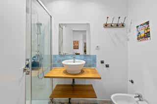 Bright Spacious Cozy Apt in Historic Malaga Shops - 4
