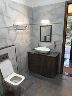 Private Cottage 3 with Pool Access Couple Friendly - 3