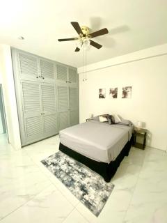 Modern Apartment near Queens Park Savannah - 9