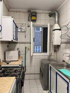 Central Zamalek 2 Bedroom Apartment Walk to Nile, Free WiFi, Fully Equipped Kitchen - 9