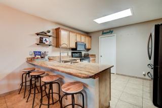 Cowboy Casa Group Retreat + Suite near SeaWorld - 8