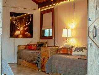 Premium Lakefront Cabin 1 The Armadillo - 8