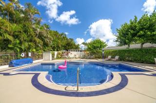 Elegant Sanctuary Pool Spa Golf Views & Massage Chair - 4