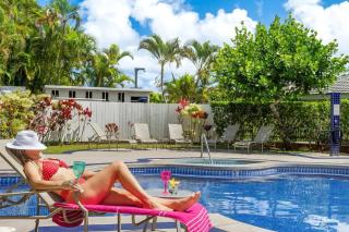 Elegant Sanctuary Pool Spa Golf Views & Massage Chair - 3