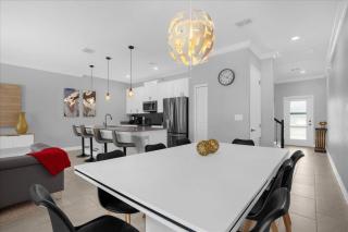 4 Bedrooms 3 Bathrooms Storey Lake 2617 RT - 6