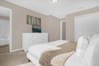 4 Bedrooms 3.5 Bathrooms Compass Bay 5132 CH - 1