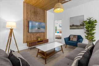 3 Bedrooms 2 Bathrooms Calabria 9013 MC - 9