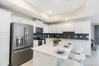 3 Bedrooms 2 Bathrooms Storey Lake 4751-308 CT - 1