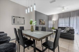 3 Bedrooms 2.5 Bathrooms Encantada 8515 BL - 8