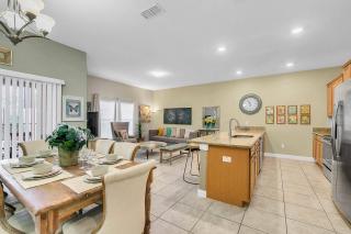 4 Bedrooms 3 Bathrooms Storey Lake 4827 CT - Kissimmee - 4