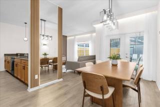 4 Bedrooms 3 Bathrooms Paradise Palms 8963 CP - 8