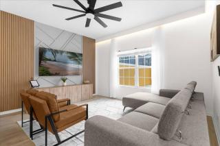 4 Bedrooms 3 Bathrooms Paradise Palms 8963 CP - 0