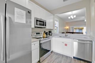 4 Bedrooms 3.5 Bathrooms Regal Palms 340 MA - 8