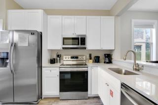 4 Bedrooms 3.5 Bathrooms Regal Palms 340 MA - 7