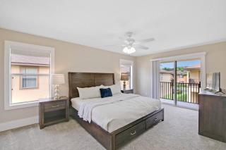 4 Bedrooms 3.5 Bathrooms Regal Palms 340 MA - 6