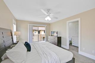 4 Bedrooms 3.5 Bathrooms Regal Palms 340 MA - 4