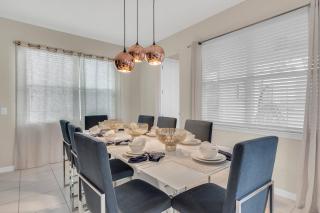 4 Bedrooms 3.5 Bathrooms Solara 9032 EM - 7