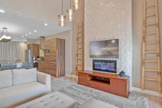 4 Bedrooms 4.5 Bathrooms Magic Village 7466 BD - 9