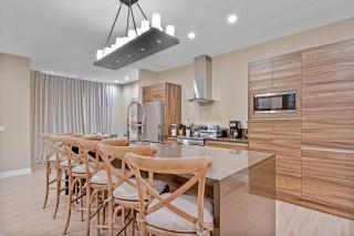 4 Bedrooms 4.5 Bathrooms Magic Village 7466 BD - 1