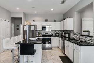 4 Bedrooms 3 Bathrooms Bella Vida 911 MB - 2