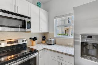 4 BD 3 BA Lucaya Village 11-104 - 2