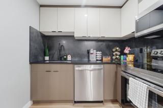 Mountain Escape Deluxe King Suite - 2
