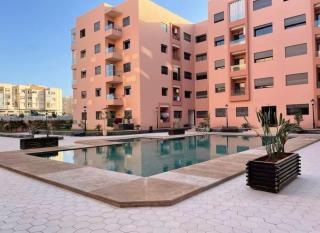 Chic modern flat with pool and 24hr security - 0