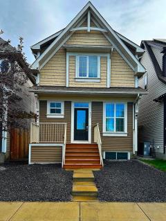 Calgary Peaceful Home with Modern Office Near Hospital and YMCA - 0