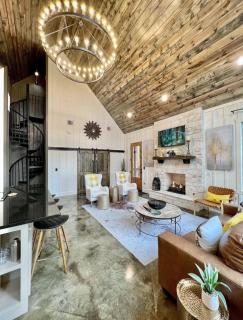 Broken Bow Cabin with 2 King Beds Hot Tub and Fire Pit - 5
