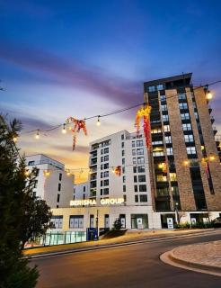 Stylish 2BR Private Garage Quiet and Modern Stay - 8