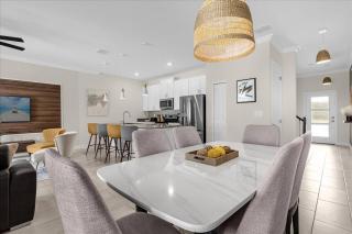 4 Bedrooms 3 Bathrooms Storey Lake 2621 SS - 7