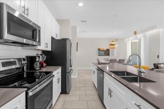4 Bedrooms 3 Bathrooms Storey Lake 2621 SS - 3